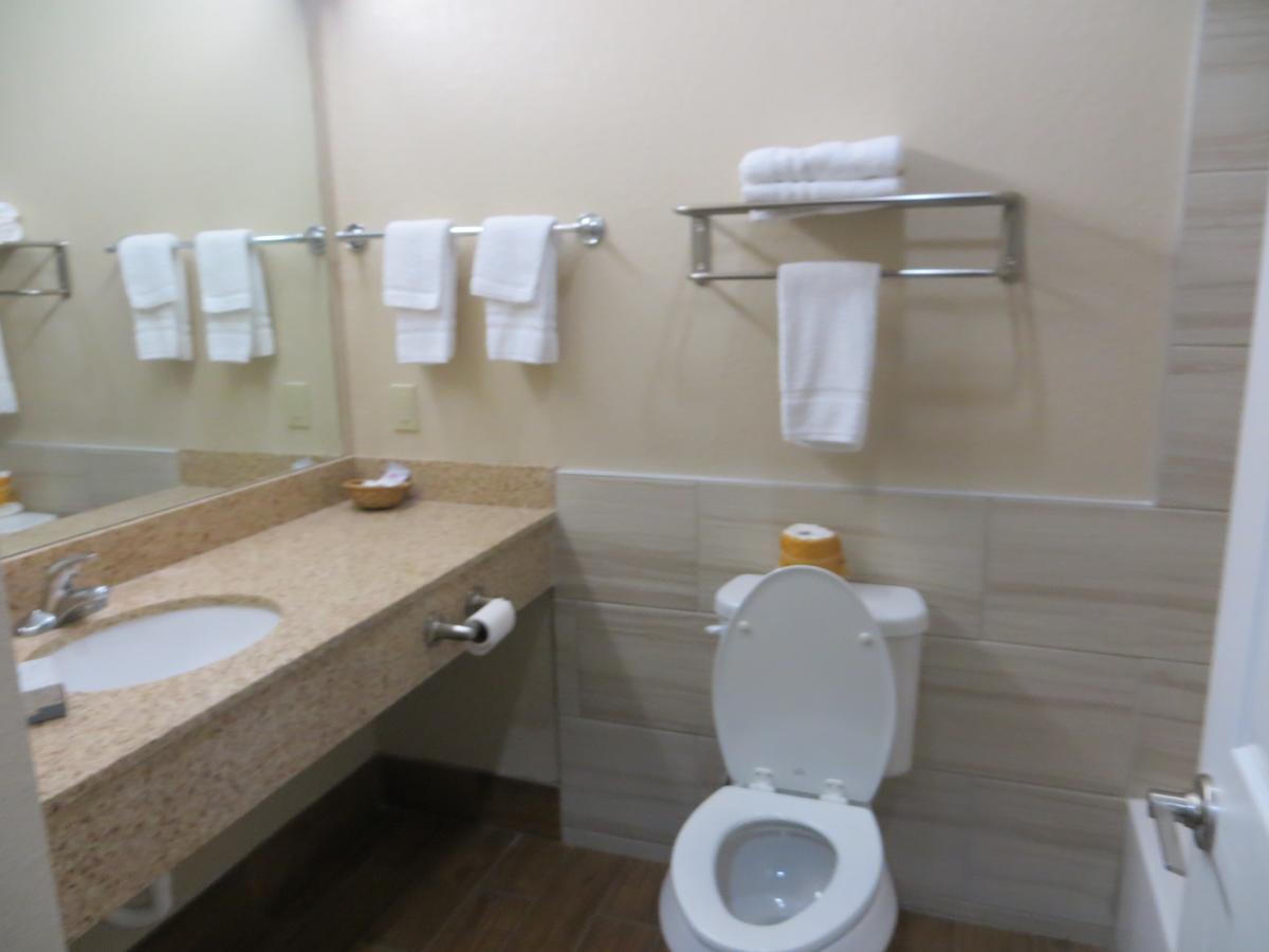 Scottish Inn & Suites Baytown Bagian luar foto
