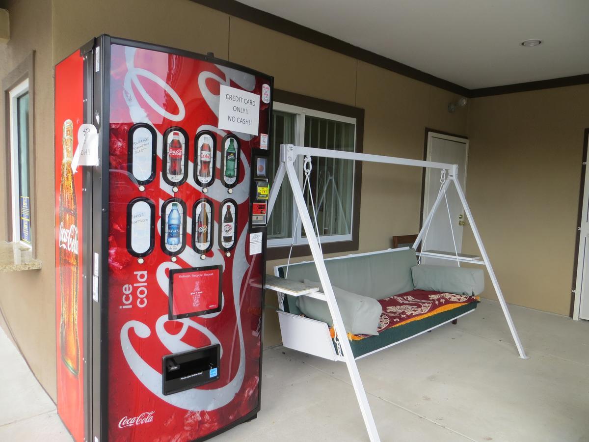 Scottish Inn & Suites Baytown Bagian luar foto