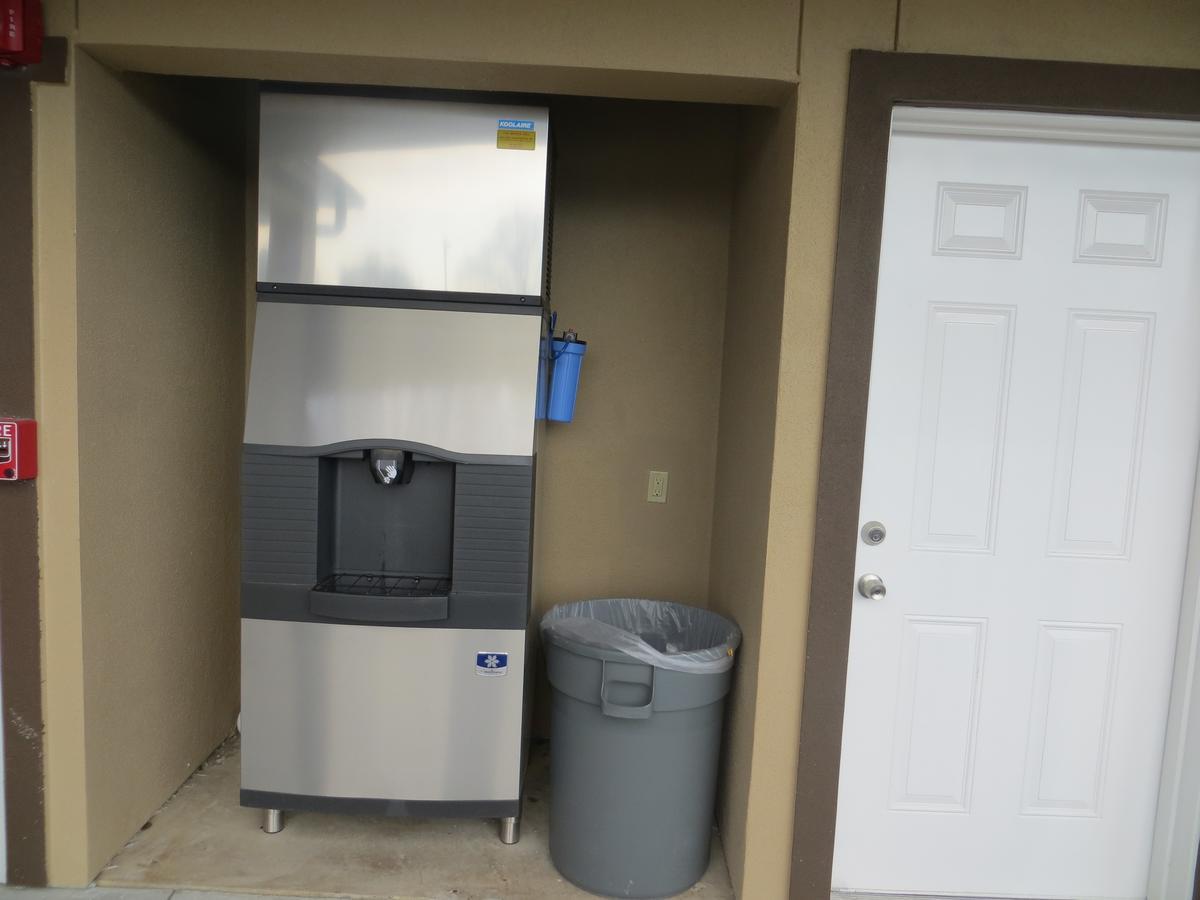 Scottish Inn & Suites Baytown Bagian luar foto