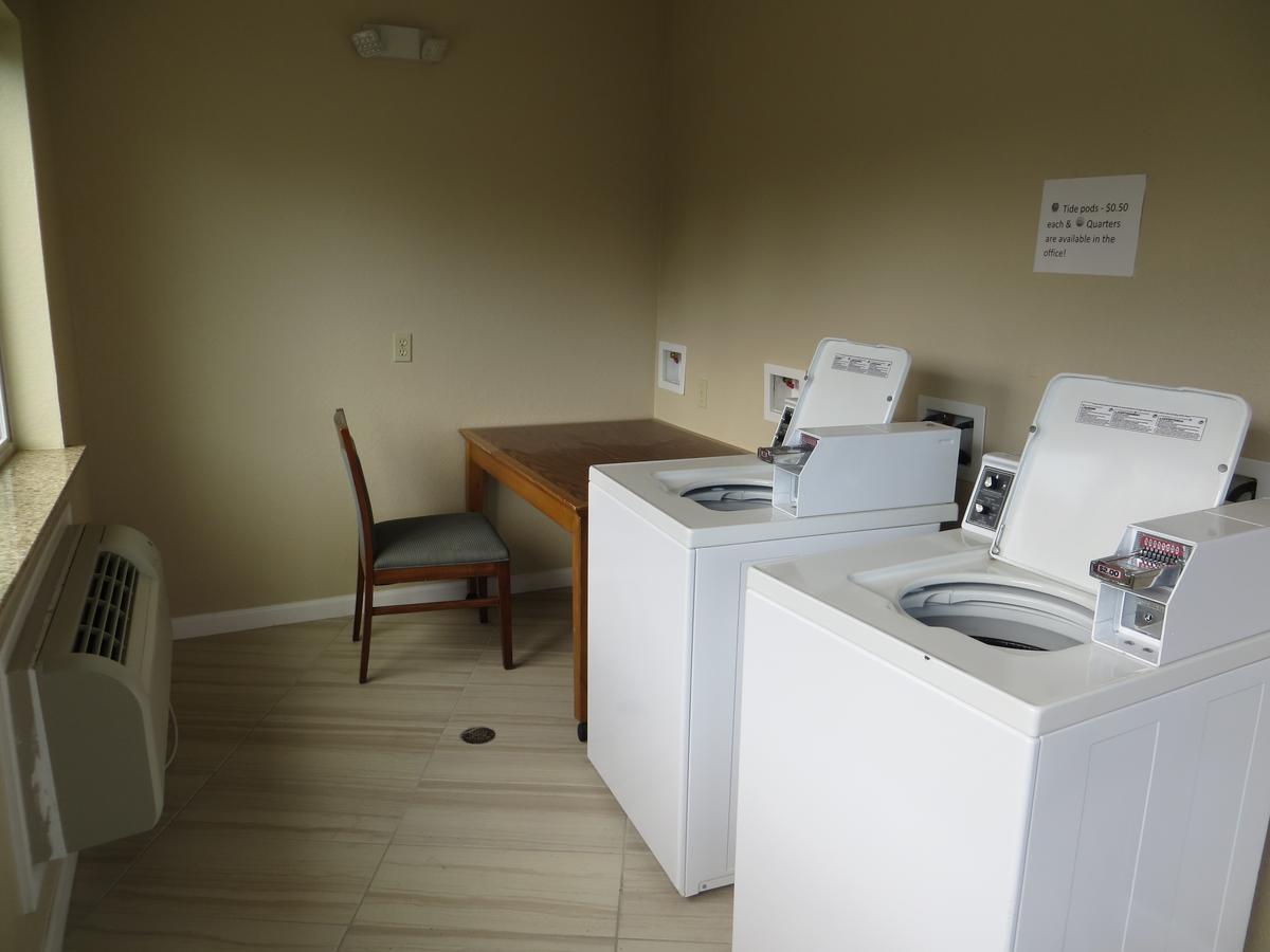Scottish Inn & Suites Baytown Bagian luar foto