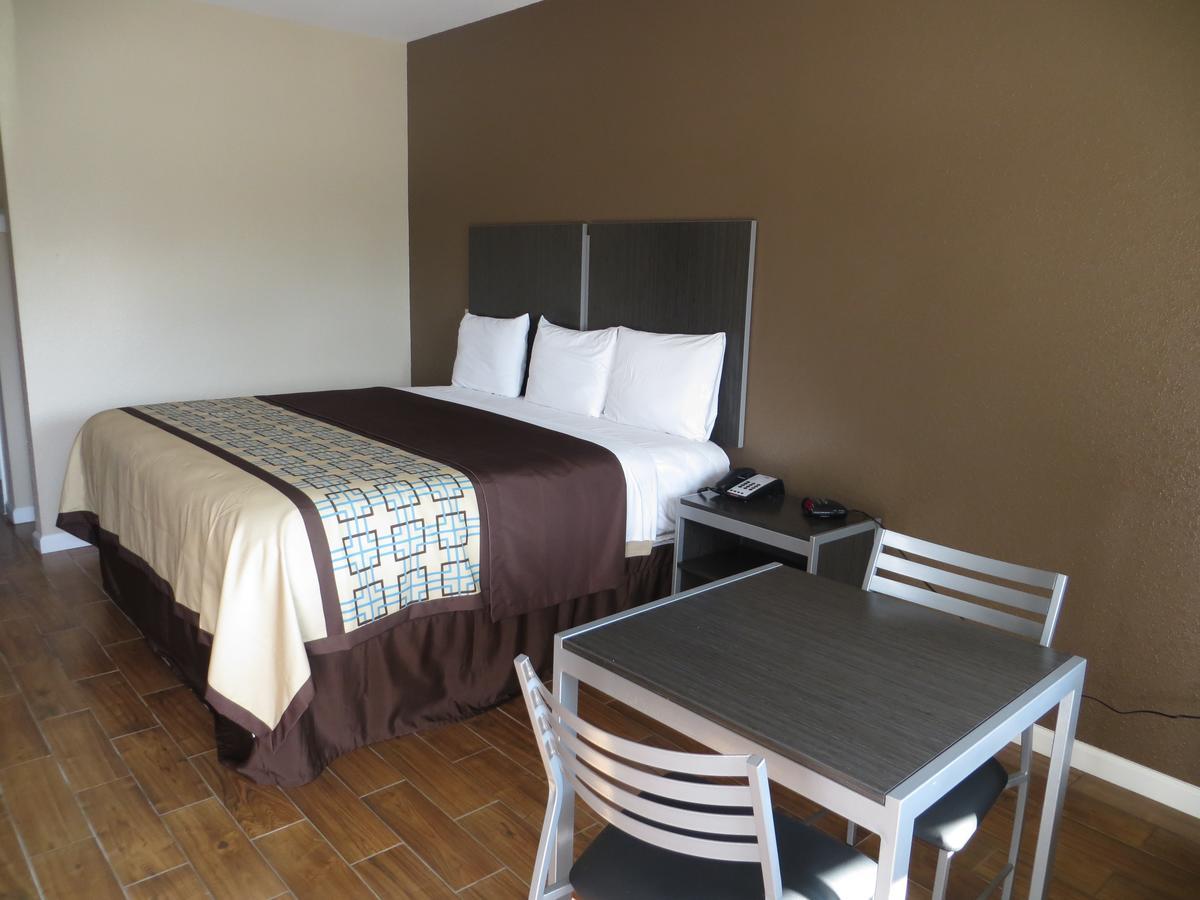 Scottish Inn & Suites Baytown Bagian luar foto