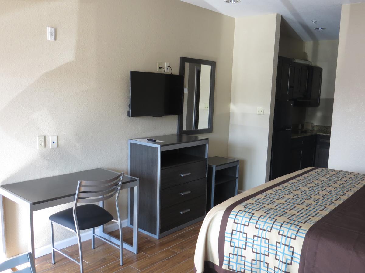 Scottish Inn & Suites Baytown Bagian luar foto